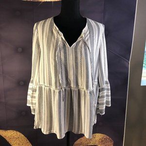 White and Black Ruffled Hem Blouse